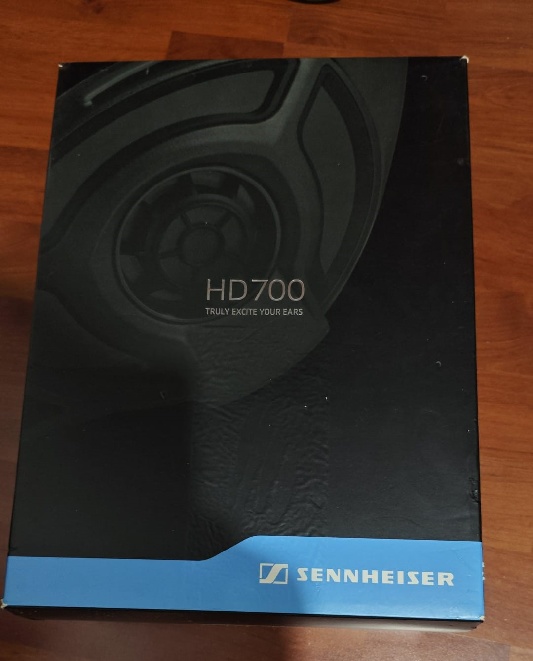 HD700 Box.jpg