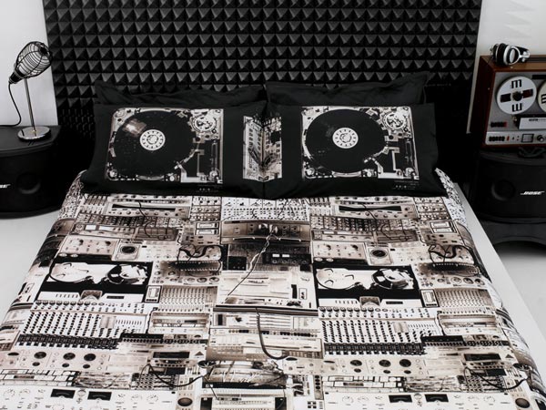 turn-table-bedding.jpg