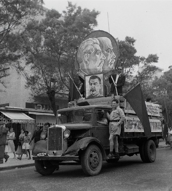 May Day Tel-Aviv 1949.jpg
