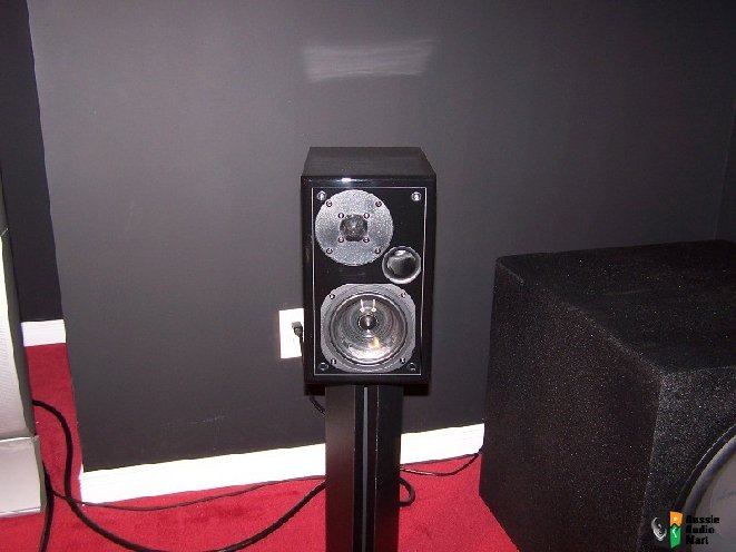 78565-usher_s520_speakers_piano_black.jpg