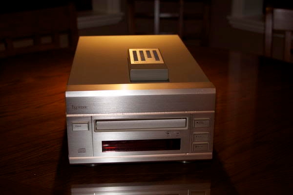 Esoteric VRDS P700 CD Transport.jpg