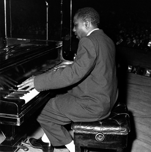 Thelonious_Monk_at_Salle_Pleyel_1954_Marcel_Fleiss_Small_AG.jpg