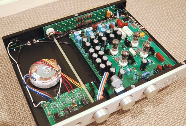 rogue-audio-perseus-preamplifier-inside-chassis.jpg