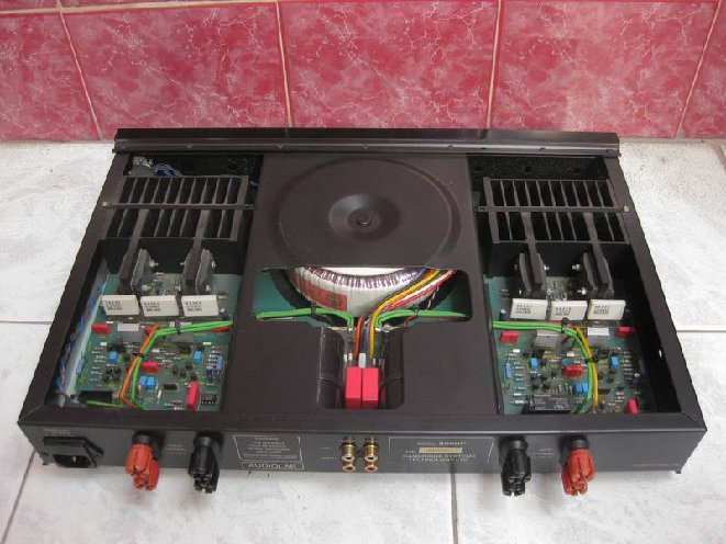 Audiolab8000P003.jpg