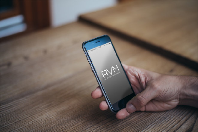 AVM_RC_S_iPhone_6_In_Ambiente.jpg