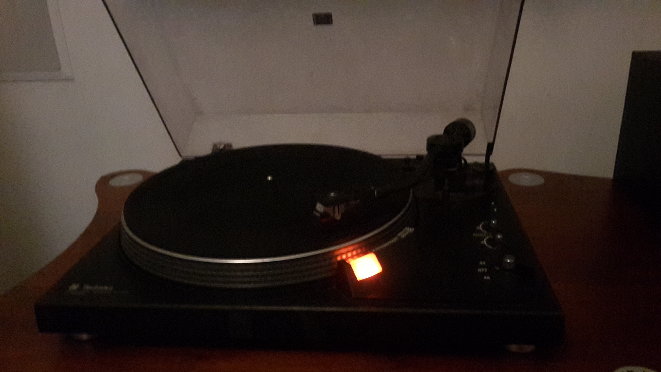  פטיפון Technics SL-2000.jpg