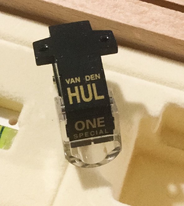 Van-Den-Hul-MC-One-Special-Phono-Cartridge-_57.jpg