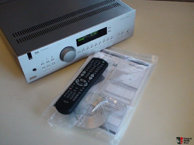 435440-arcam_fmjav8_preamp_processor_silver.jpg