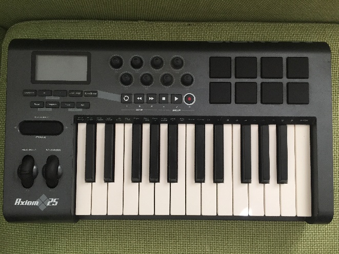 M-Audio Axiom 25.JPG