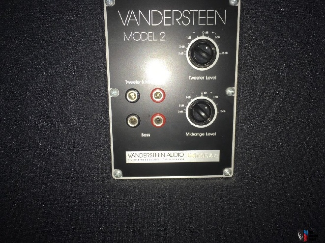 1300950-vandersteen-2ci-with-foundation-stands.jpg