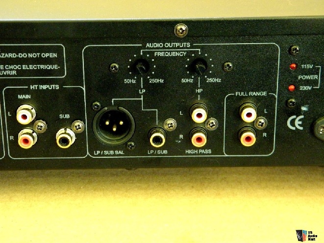 1576656-wonderful-emotiva-usp1-stereo-preamp-with-superb-phono-amp-great-features.jpg