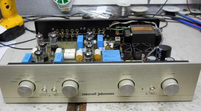 conrad-johnson-PV5-preamp-front-face.jpg