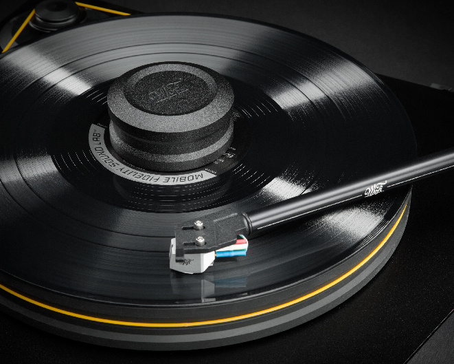 MoFi_Electronics_Super_HeavyWeight_Record_Weight_Action.jpg