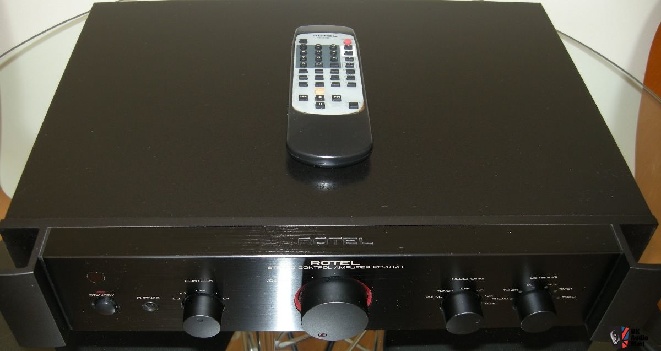 1949943-rotel-rc-1070-preamp-black.jpg