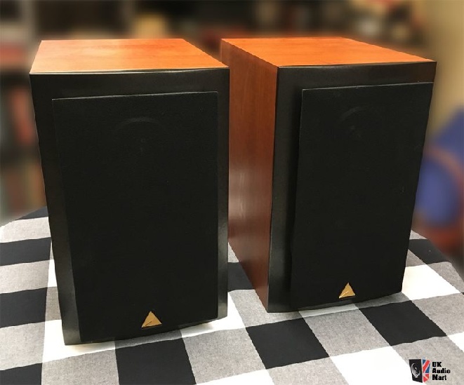 1865911-triangle-titus-202-bookshelf-speakers.jpg