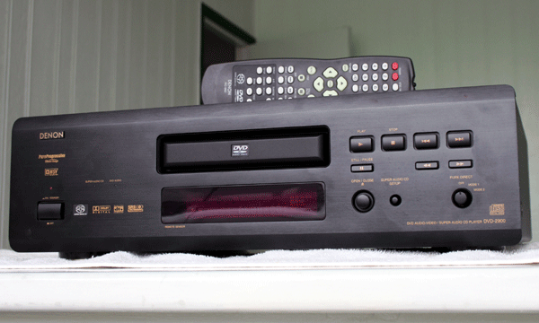Denon_DVD-2900_up_600x360_pixels.gif