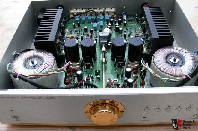 1104674-b9b56b33-musical-fidelity-a300-dual-mono-integrated-amp.jpg