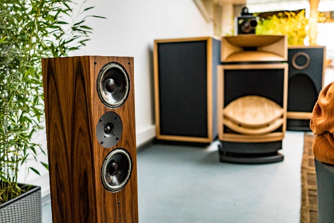 high-end-living-voice-01835.jpg