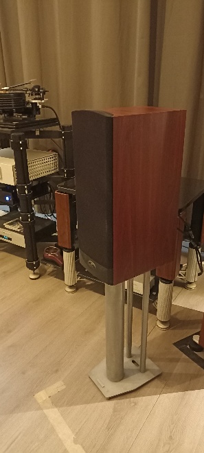  שניה Paradigm reference studio 40.jpg