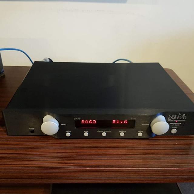 mark_levinson_320s_preamp_1498199930_391f2d98.jpg