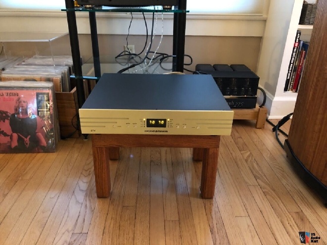 5196317-96e0f92b-conrad-johnson-et6-with-mm-phono-stage.jpg