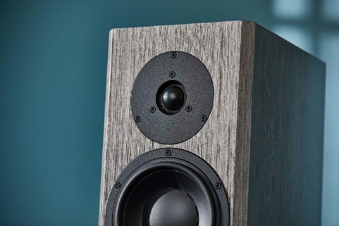 dynaudio-special-40-closeup-grey-birch-04.jpeg