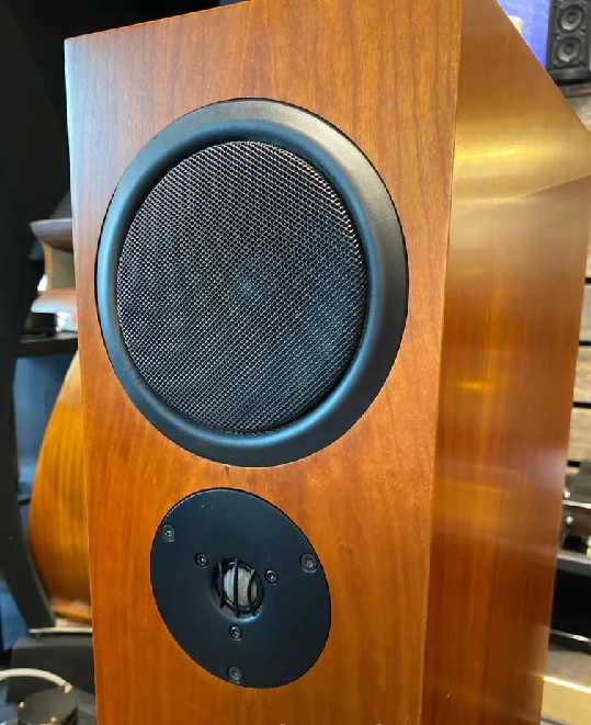 linn-av-5140-full-range-floorstanding-speakers-cherry-finish-1-of-2-519.jpg